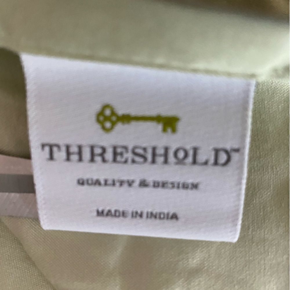 Threshold Bed Pillow Case Set - Picture 4 of 5